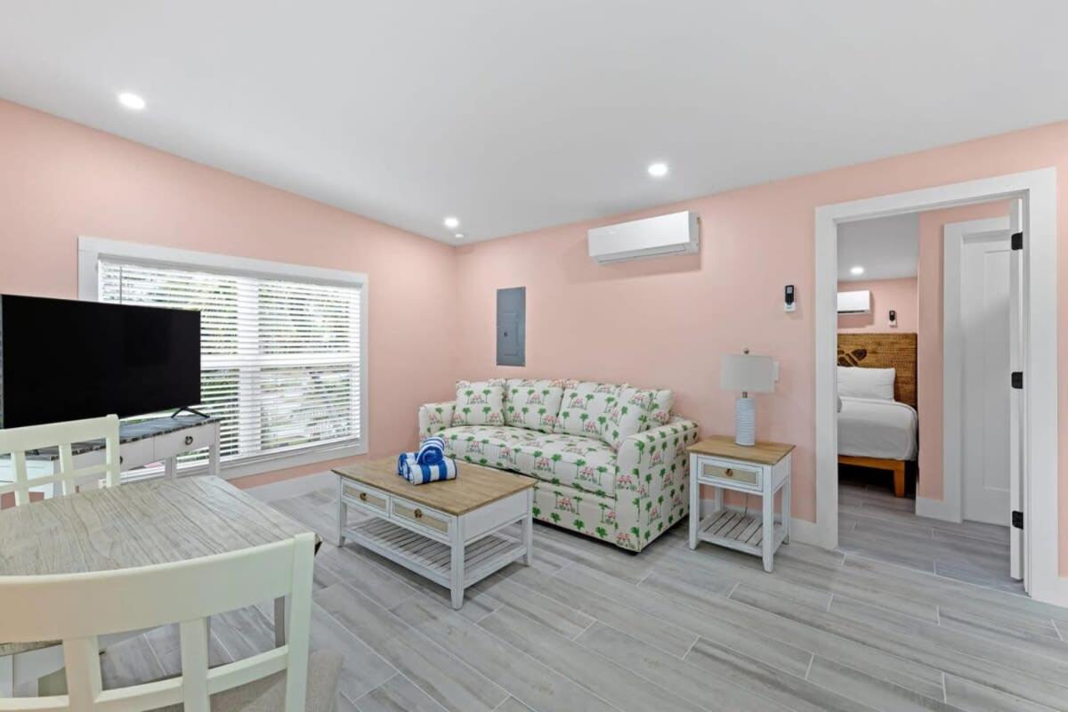 Charming Suite With Balcony And Bikes In Historic Sandpiper Inn Sanibel Eksteriør bilde