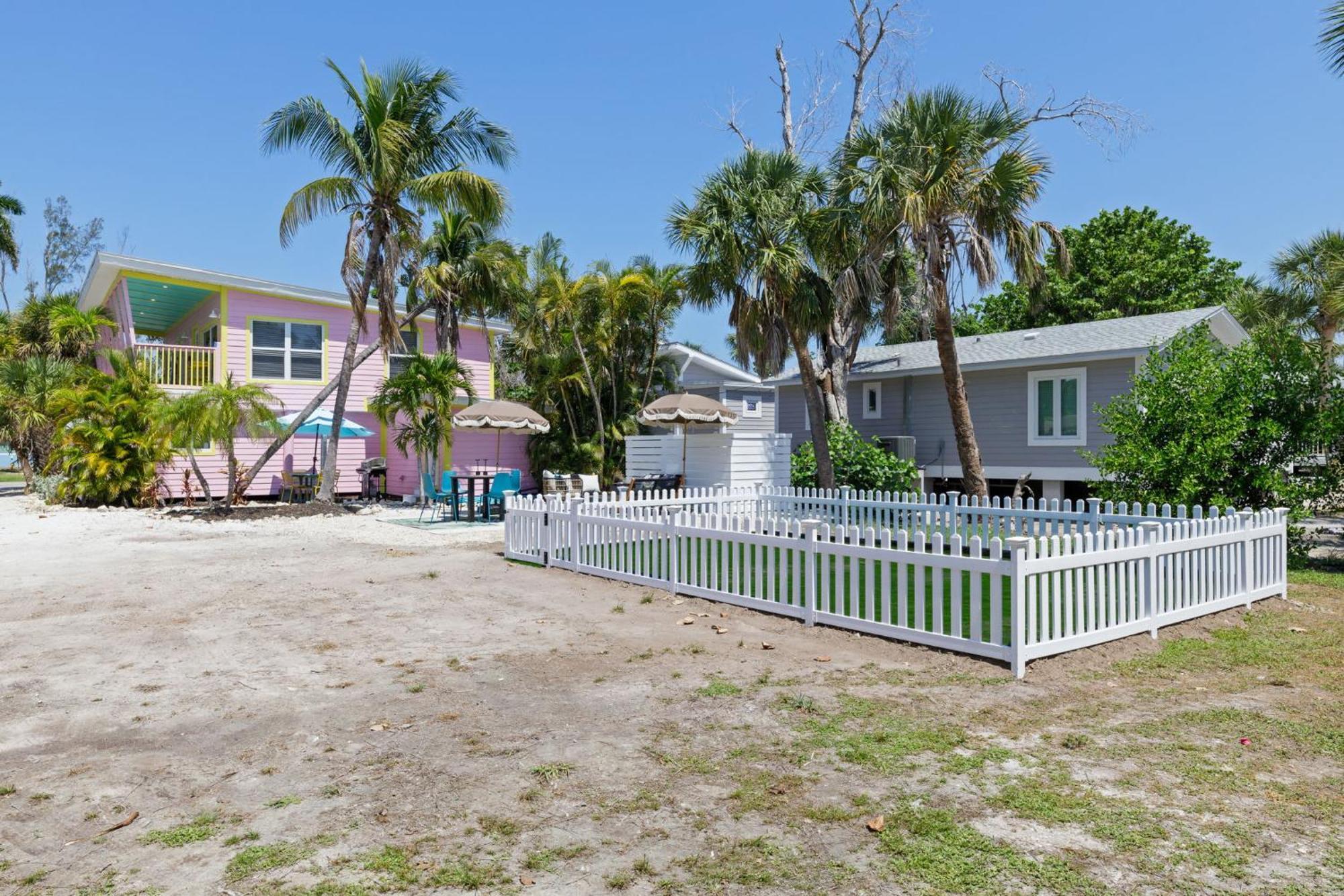 Charming Suite With Balcony And Bikes In Historic Sandpiper Inn Sanibel Eksteriør bilde